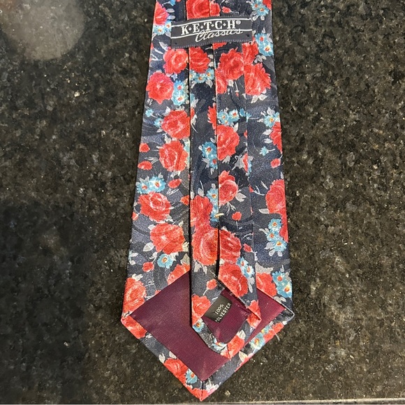 KETCH CLASSICS Tie • Red & Blue Flowers on Black Background • Usa 57”L x 4”W - Picture 4 of 6